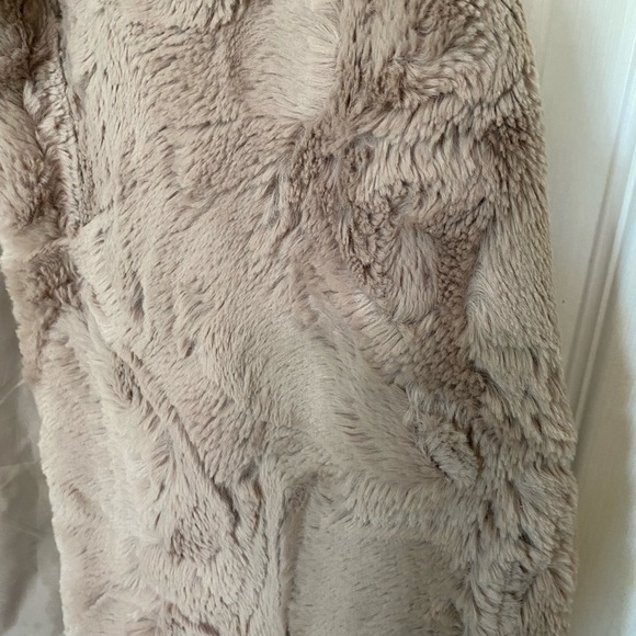 Vince Camuto Taupe Faux Fur Vest - Picture 4 of 6